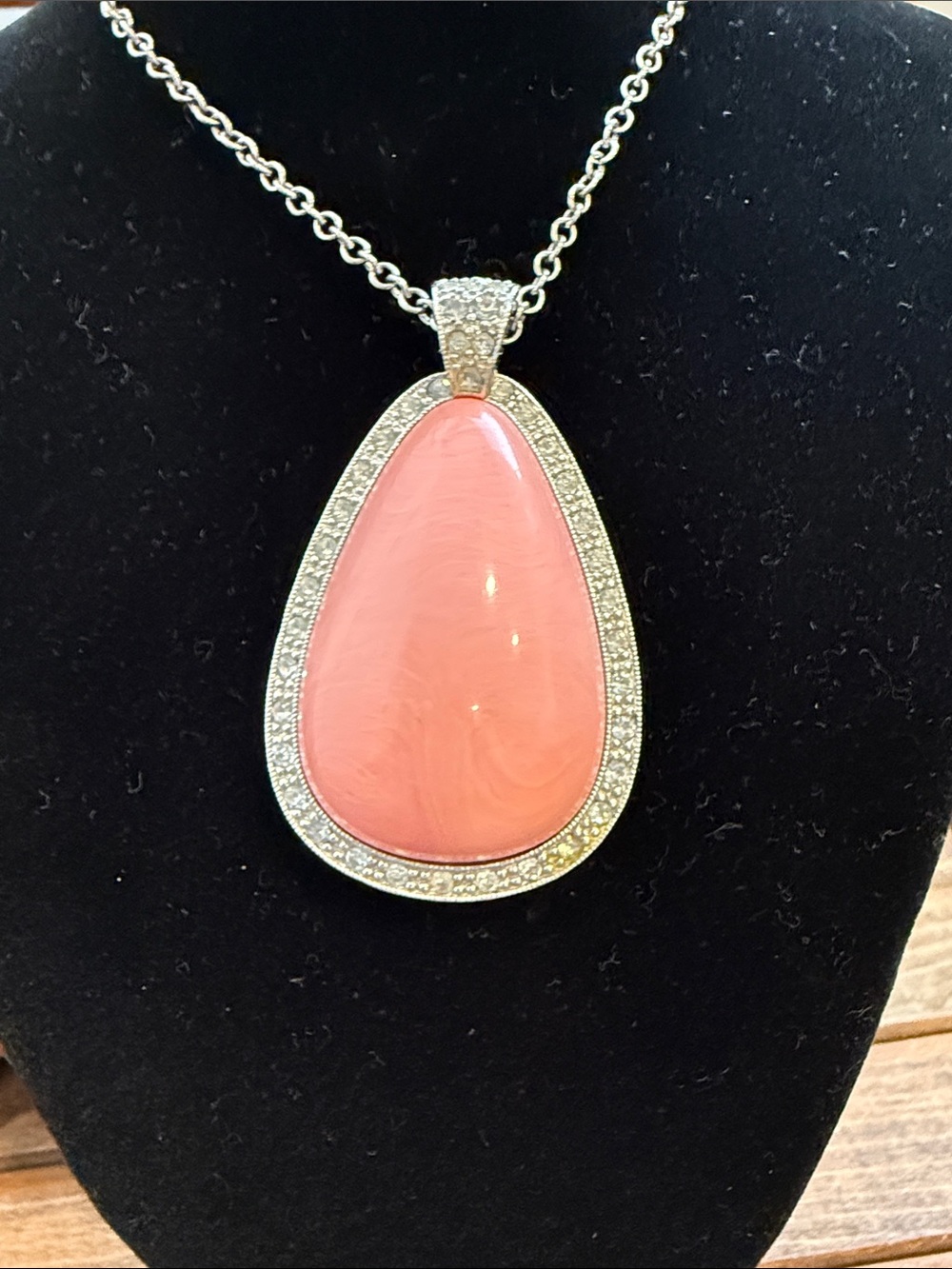 Vintage Avon 1970s Pink Teardrop Rhinestone Pendant Necklace